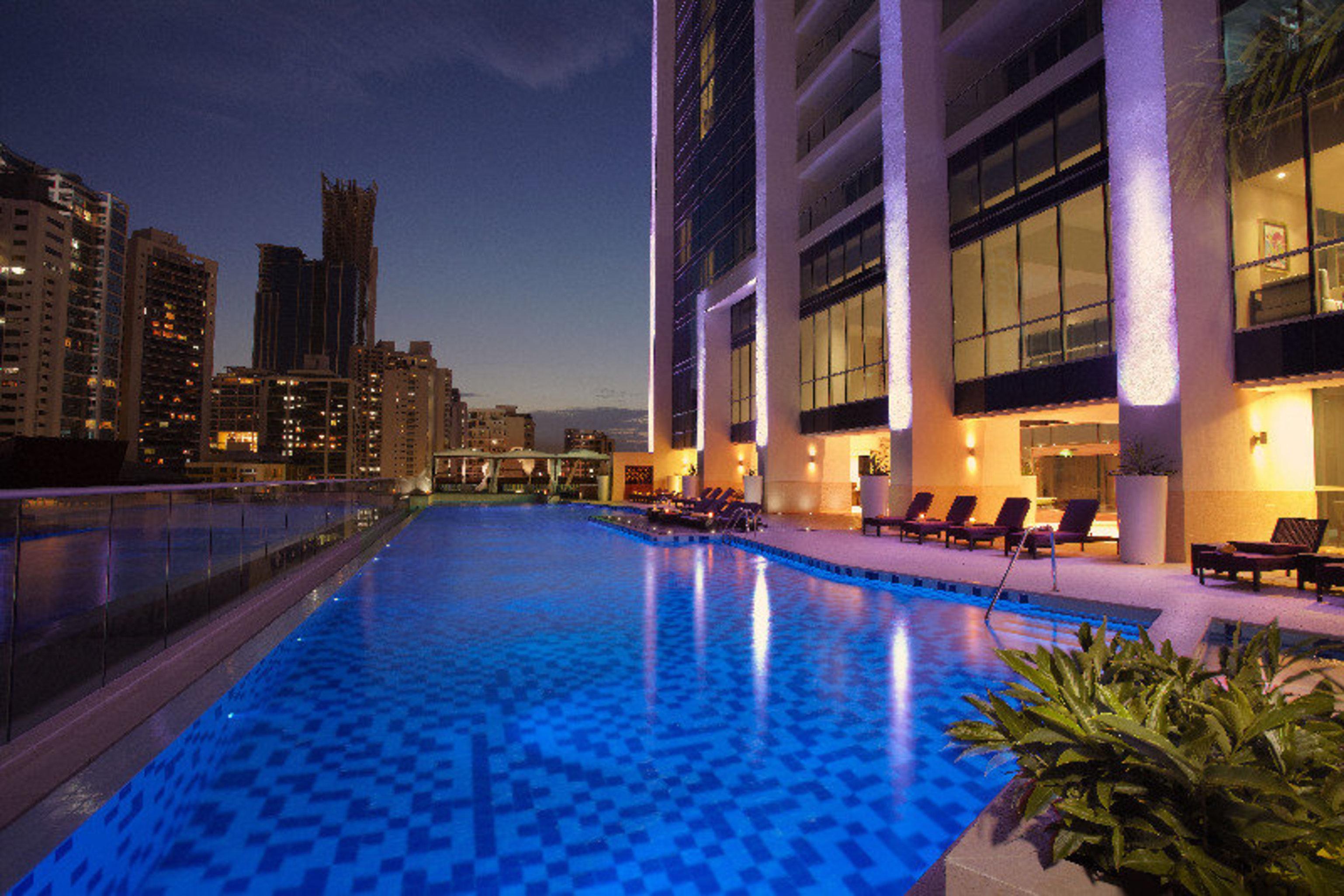 Megapolis Hotel Panama Einrichtungen foto The swimming pool at the hotel