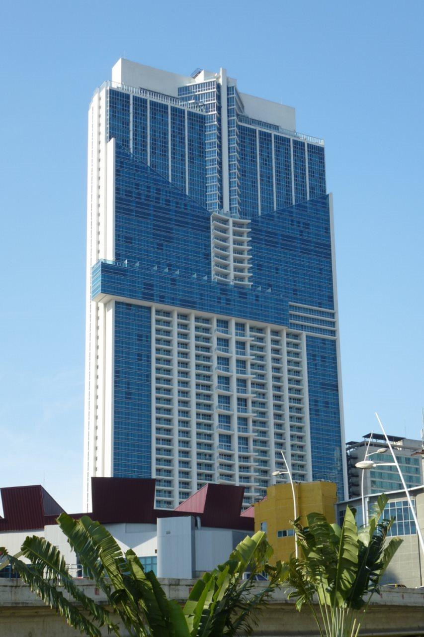Megapolis Hotel Panama Exterior foto The Blue Diamond Tower