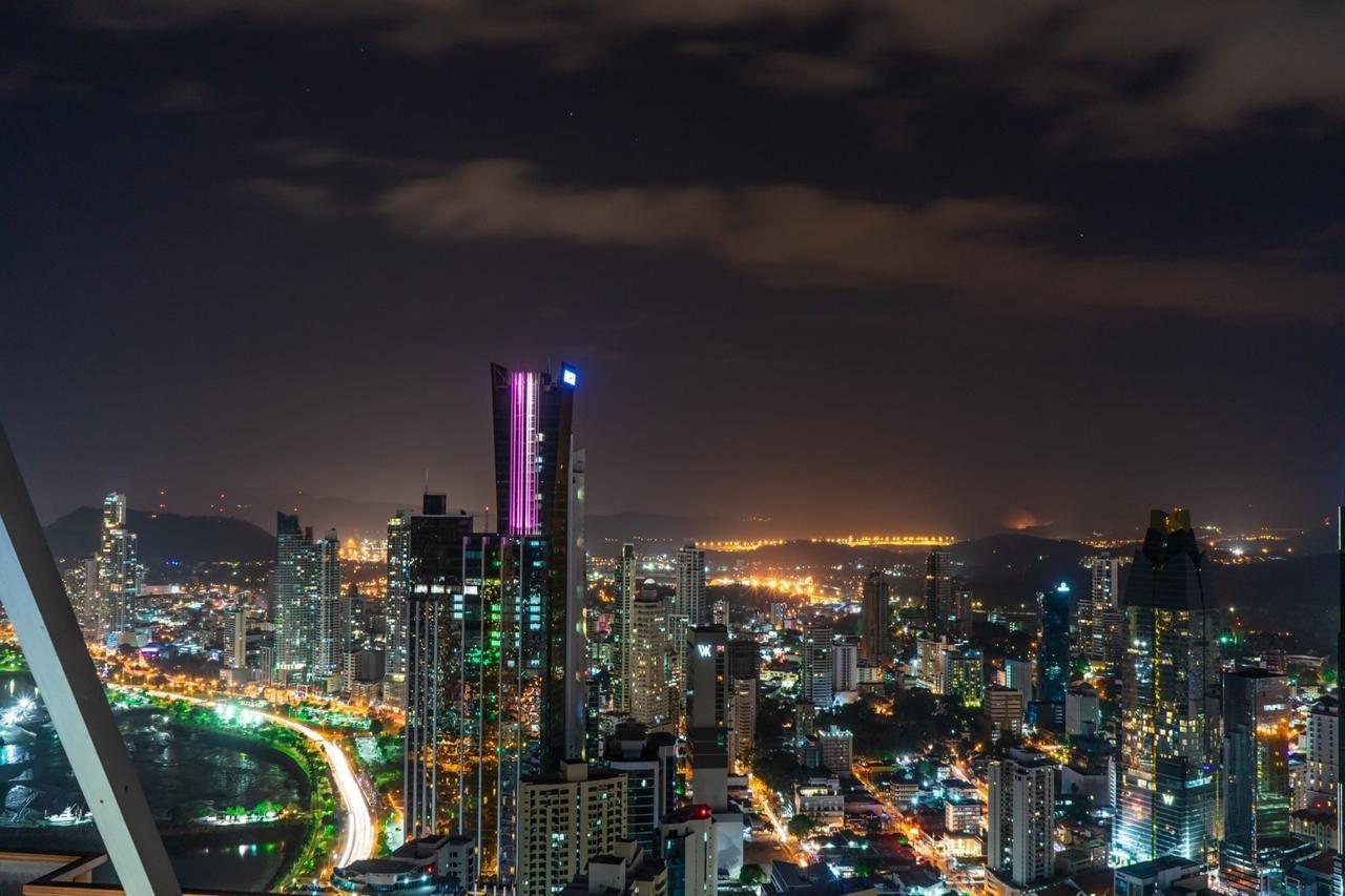 Megapolis Hotel Panama Exterior foto Panama City skyline at night