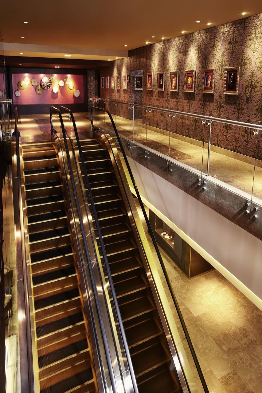 Megapolis Hotel Panama Exterior foto Escalators at the station