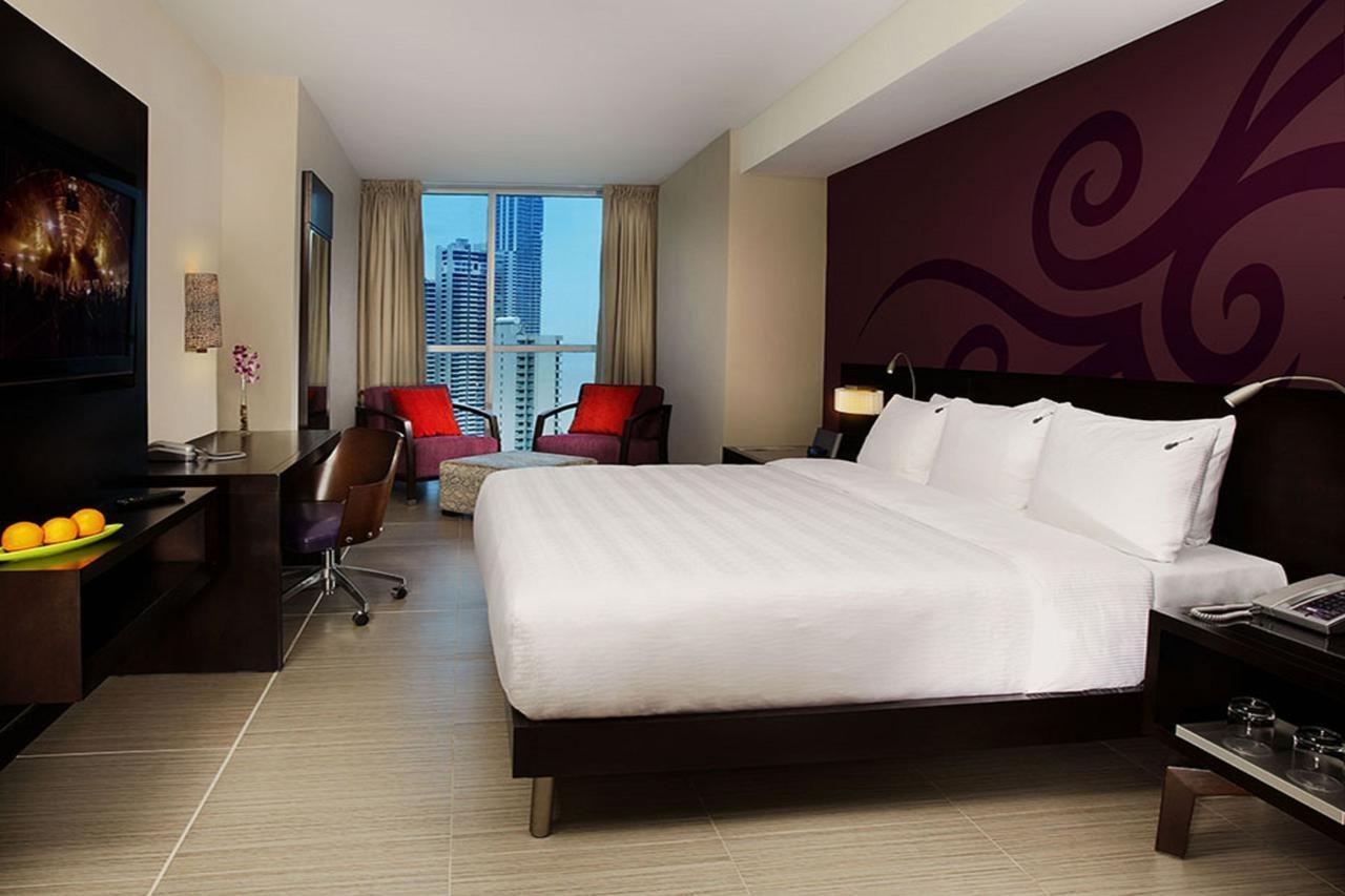 Megapolis Hotel Panama Exterior foto A room at the hotel