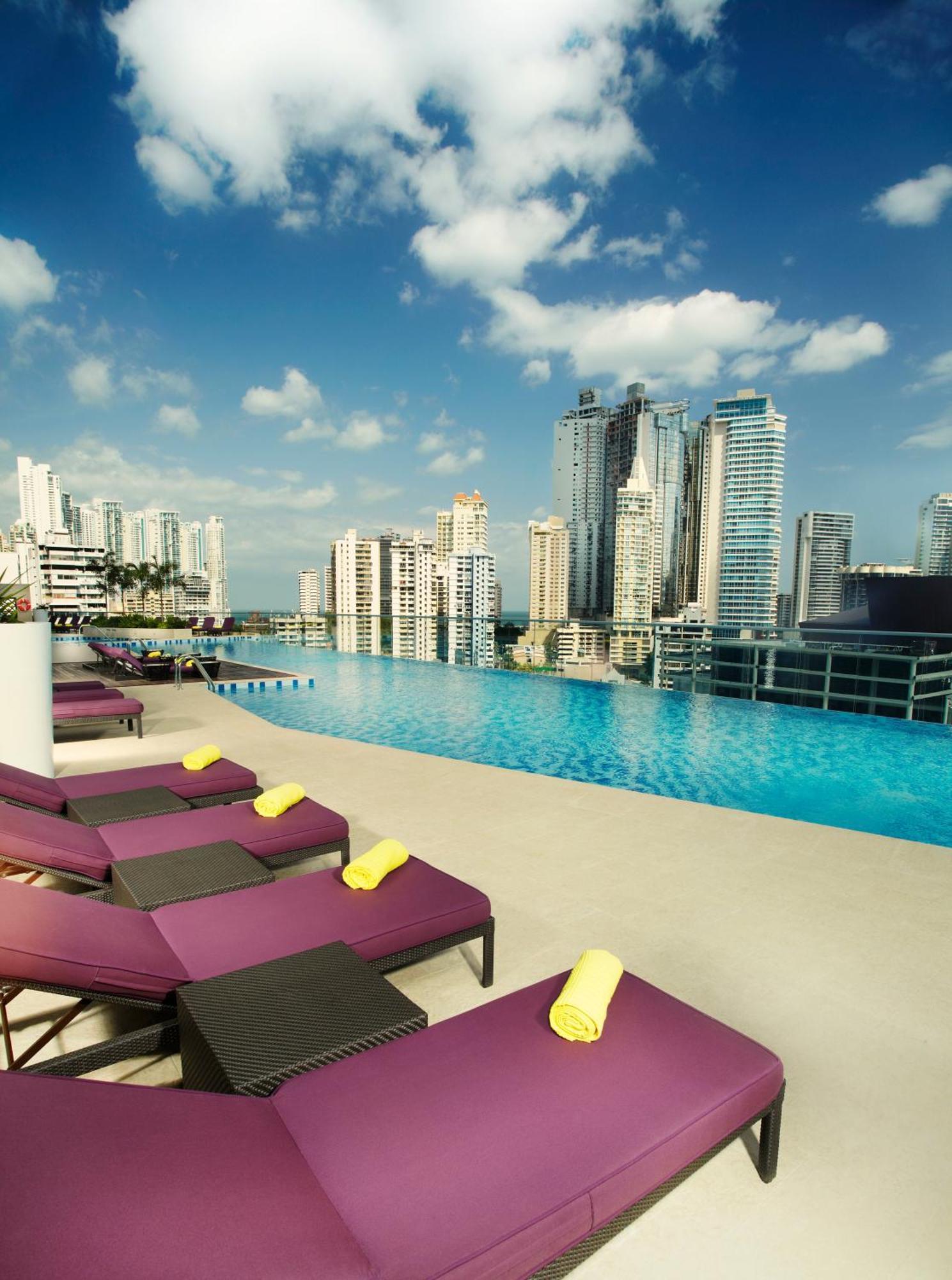 Megapolis Hotel Panama Exterior foto View from the rooftop pool