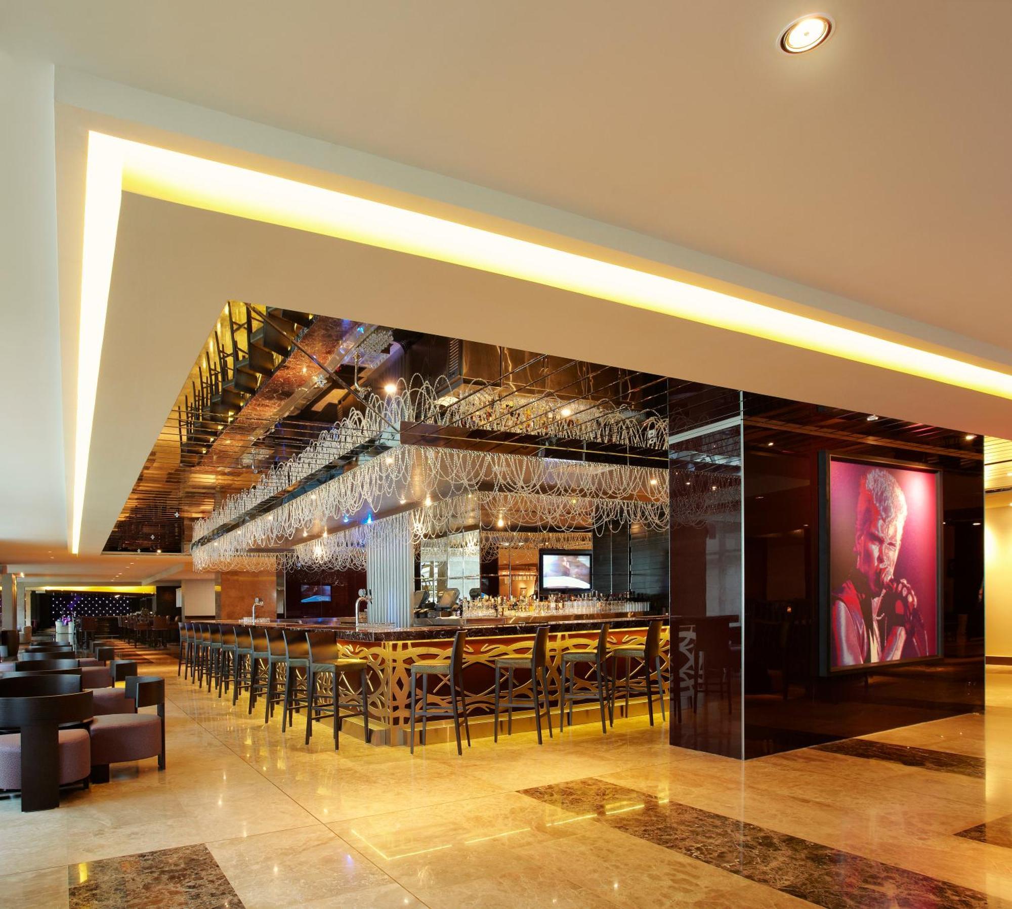 Megapolis Hotel Panama Exterior foto The bar at the lobby