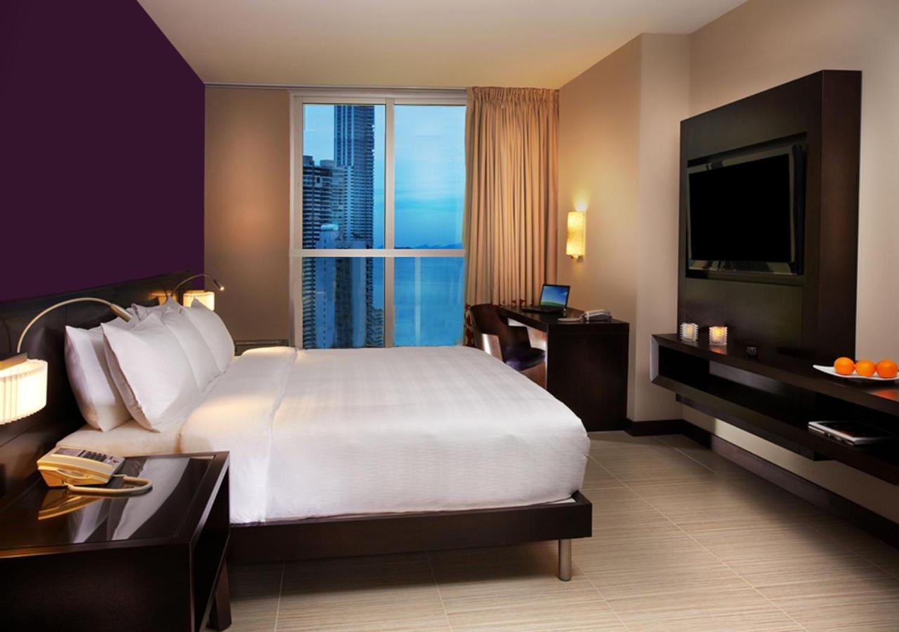 Megapolis Hotel Panama Exterior foto A bedroom at the hotel