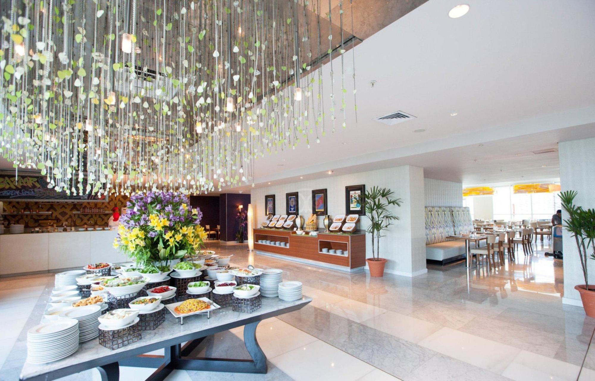 Megapolis Hotel Panama Exterior foto The interior of the lounge